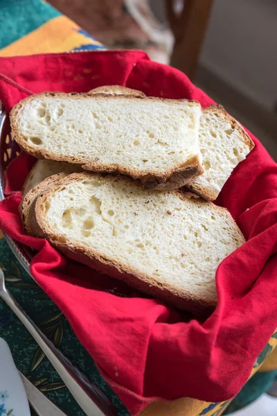 Scheiben apulisches Brot aus Italien — Stockfoto