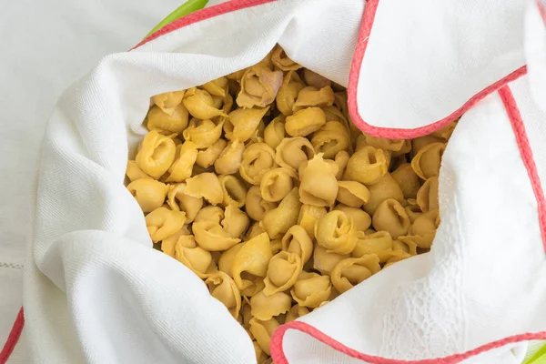 Tortellini Bolognesi 손으로 만든 — 스톡 사진