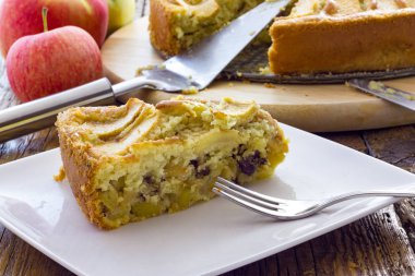 Ev yapımı lezzetli elmalı turta