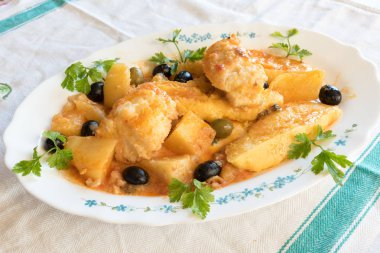 Domates ve polenta ile cod