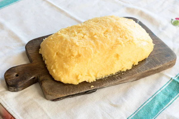 Házi polenta sárga kukoricadara — Stock Fotó