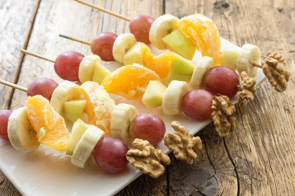 Skewers of healthy fruit — Stock Photo, Image