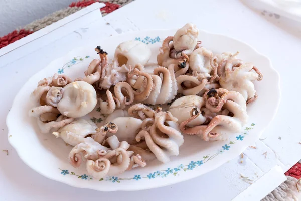 Kochen der gegrillten Polypen — Stockfoto