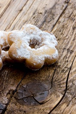 Reçel ile dolu bisküvi