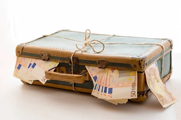 Suitcase full of Euro banknotes — Stock Photo, Image