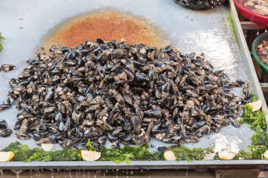 Napoli İtalya pazarında midyeler