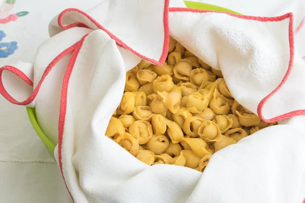 Tortellini bolognesi von Hand gemacht — Stockfoto