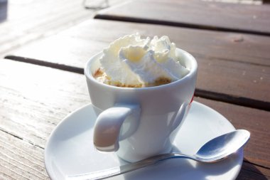 krema ile lezzetli kahve