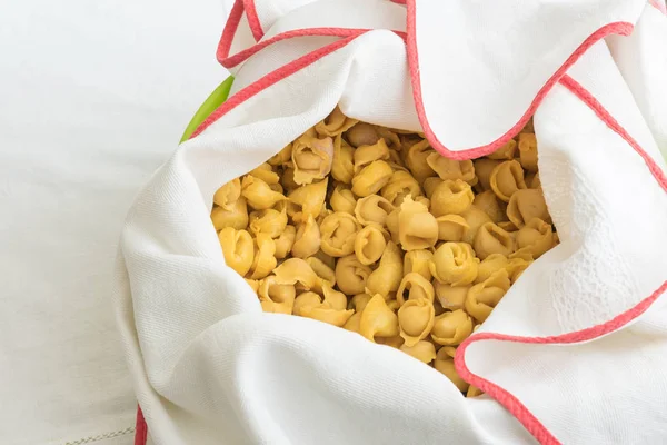 Tortellini bolognesi von Hand gemacht — Stockfoto