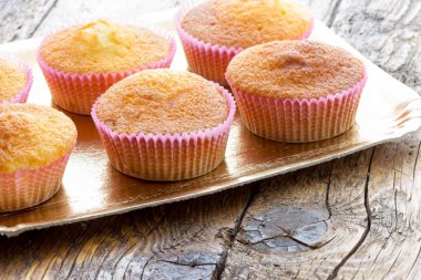 Şekerli tatlı çörekler.