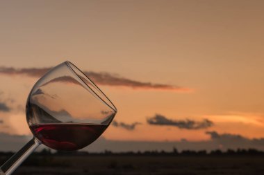 Gün batımı tost şarap