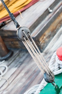 Antika ahşap tekneler limanda