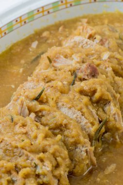 Elmalı kızarmış et.