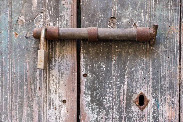 Antique and rusty latch — Stock Photo, Image