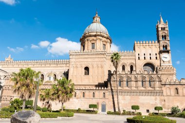 Ricotta ve şekerli Sicilya Cannoli 'si