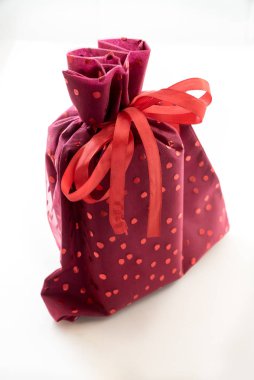 Beyaz arka plan ile Noel hediyeleri