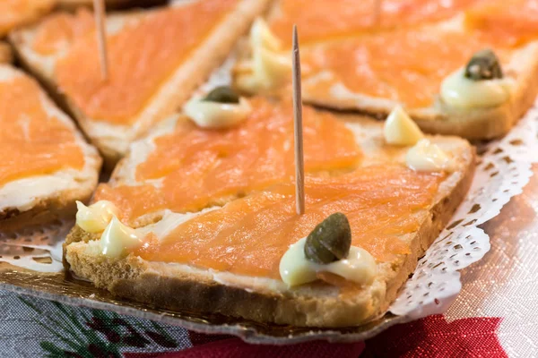 Appetizer of salmon tartlets — Stock Photo, Image