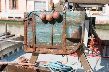 Limana demirlemiş balıkçı tekneleri