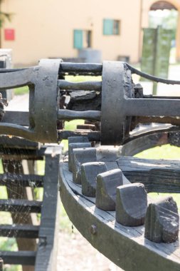 Paslı antika tarım aletleri