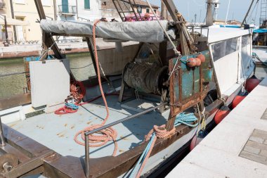 Limana demirlemiş balıkçı tekneleri