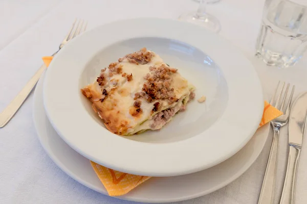Lasagne aus Bolognese hautnah — Stockfoto