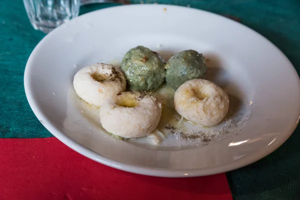 Gnocchi with ricotta and nettle — Stock Photo, Image