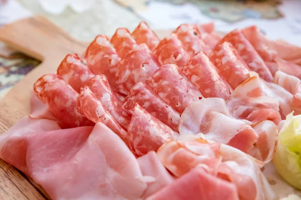 Salame di mortadella con pancetta e formaggio — Foto Stock