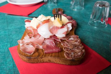 Trentino 'dan salam ve peynir seçimi