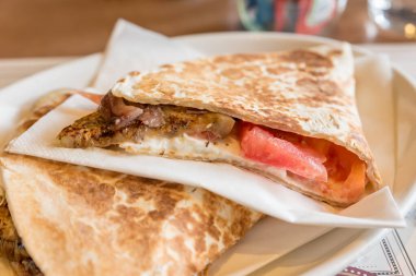 Squacquerone ve sebzeli Piadina.