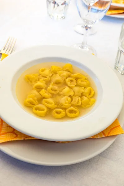 Tortellini Bulionie Zbliżenie — Zdjęcie stockowe