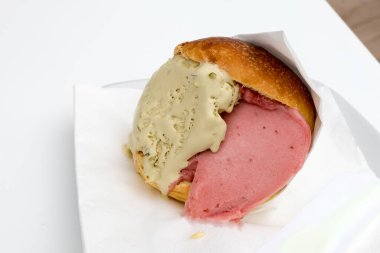 Sicilyalı dondurmalı brioche