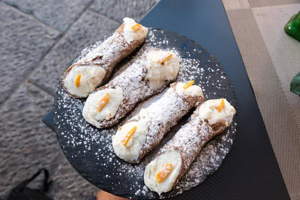 Cannoli Siciliani Con Ricotta Canditi — Foto Stock