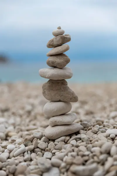 Equilibrio Piedra Cerca —  Fotos de Stock