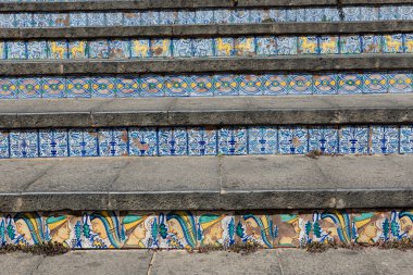Caltagirone Sicilya 'dan polikrom seramik seramik kiremitli merdiven.