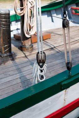 Limana demirlemiş balıkçı tekneleri