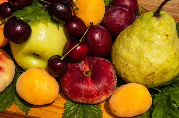 Érett és friss gyümölcsök — Stock Fotó