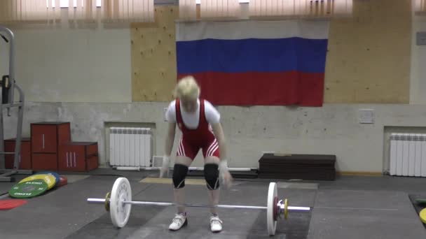 Orenburg, Rusland - 16 januari 2016: meisjes concurreren in Gewichtheffen — Stockvideo