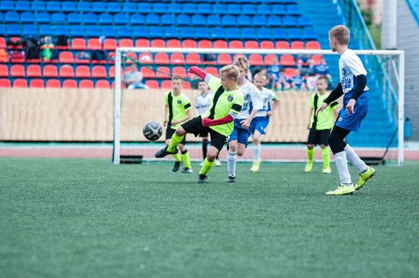 Orenburg, Russia - 1 June 2016: The boys play football. — Stock Photo, Image