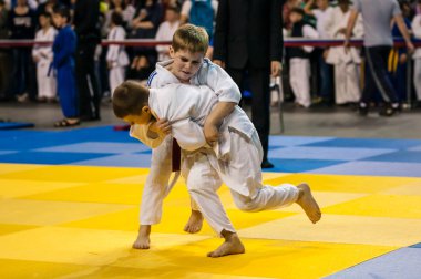Orenburg, Rusya Federasyonu - 16 Nisan 2016: Boys rekabet Judo