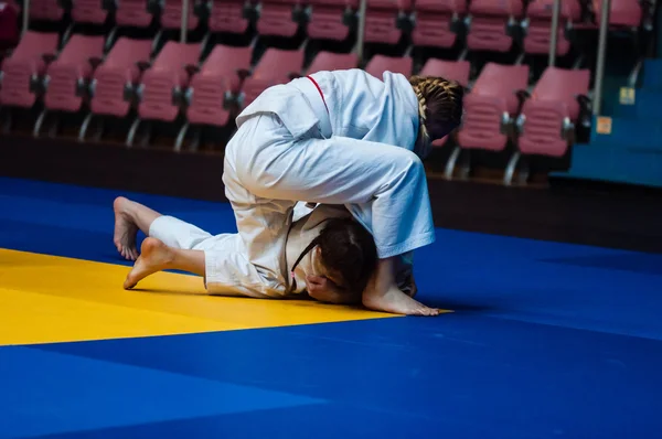 Ragazze competono in Judo — Foto Stock