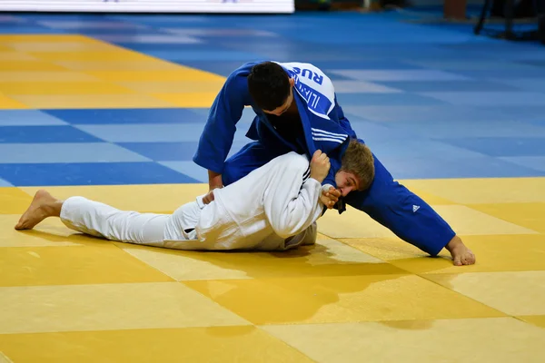 Orenburg, Oroszország - 2016. október 21.: fiúk versenyeznek Judo — Stock Fotó