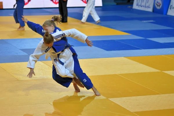 Orenburg, Russia - 21 October 2016: Girls compete in Judo — Stock Photo, Image