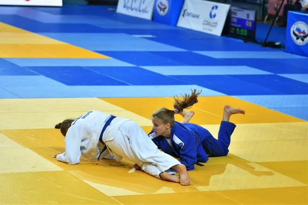 Orenburg, Rusland - 21 oktober 2016: meisjes concurreren in Judo — Stockfoto