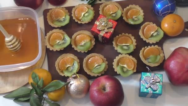 Christmas dessert with honey — Stock Video
