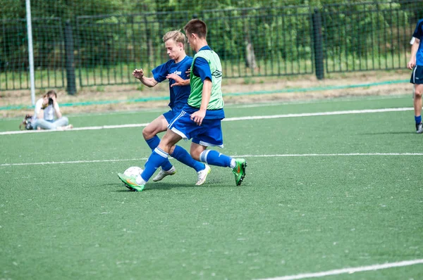 Orenburg, russland - 9. juli 2016: die jungen kicker — Stockfoto