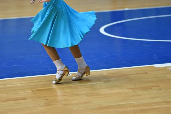A tánc a lány lába — Stock Fotó