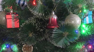 Çok renkli Noel ağacı ışıkları 