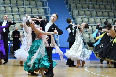 Orenburg, Rusya Federasyonu - 12 Kasım 2016: kız ve erkek dans.
