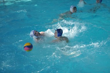 Orenburg, Rusya Federasyonu - 6 Mayıs 2015: çocuklar su polo oynamak.