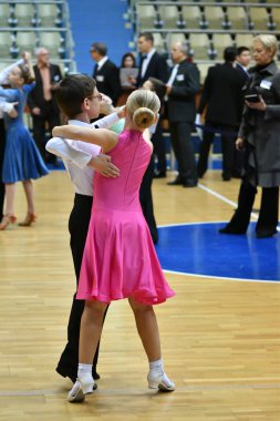 Orenburg, Rusya - 11 Aralık 2016: Kız ve erkek dans